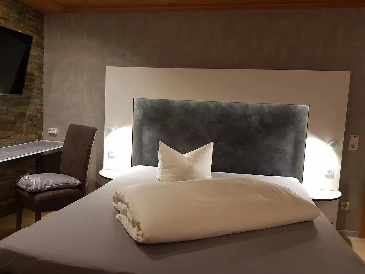 Guest house Hotel Garni Und Apartments Zur Krone Hilpoltstein
